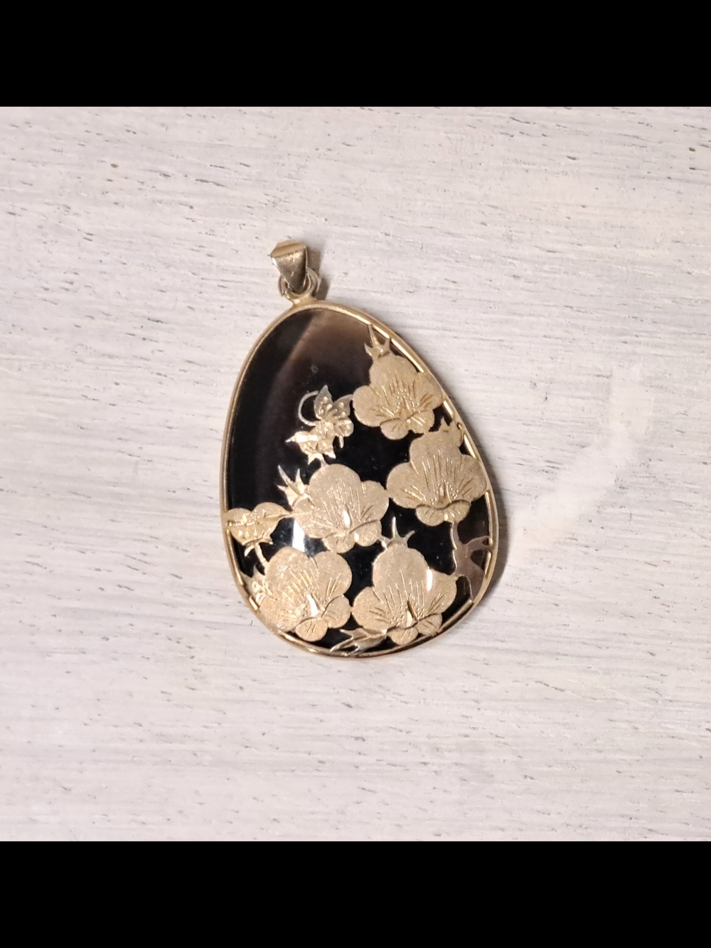 Vintage 1980s 14K Yellow Gold Black Onyx Teardrop Pendant • Gold Floral Overlay - Picture 6 of 7
